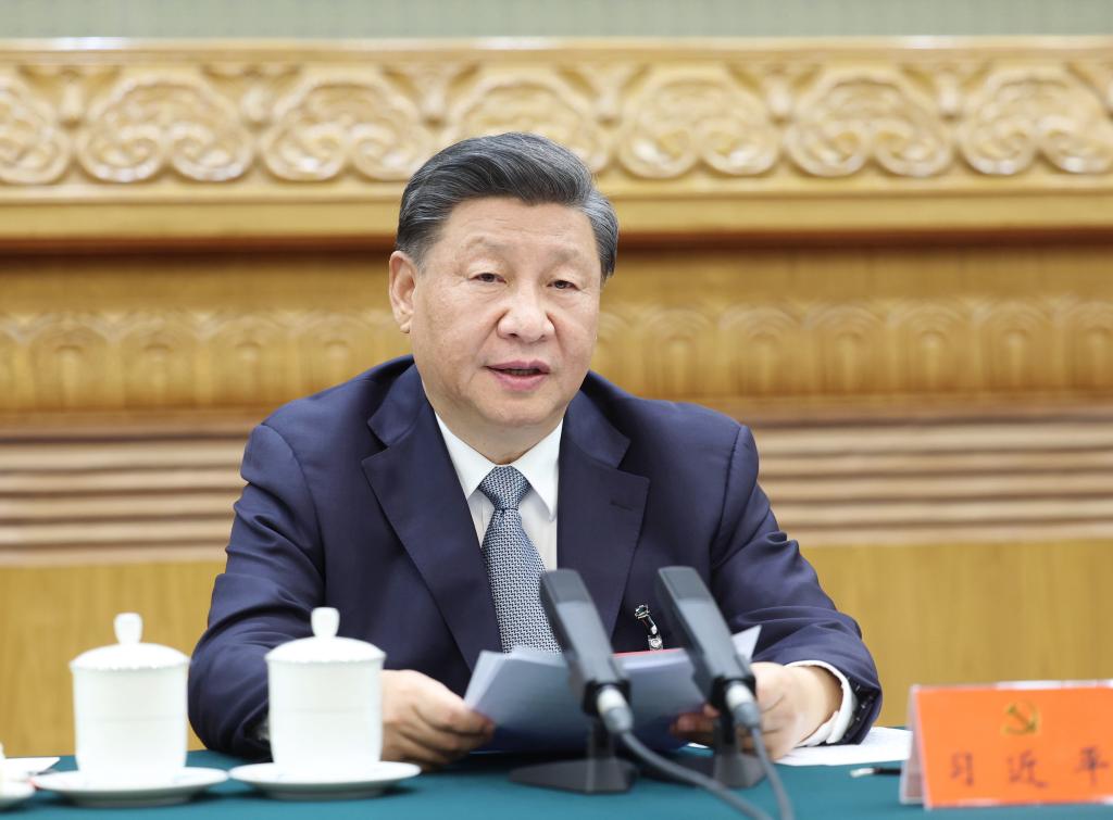 10月15日,中国共产党第二十次全国代表大会主席团在北京人民大会堂举行第一次会议。习近平同志出席会议并作重要讲话。
