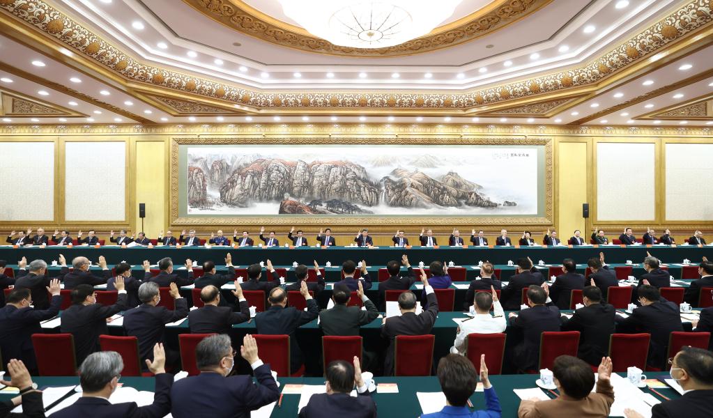 10月15日,中国共产党第二十次全国代表大会主席团在北京人民大会堂举行第一次会议。习近平同志出席会议并作重要讲话。